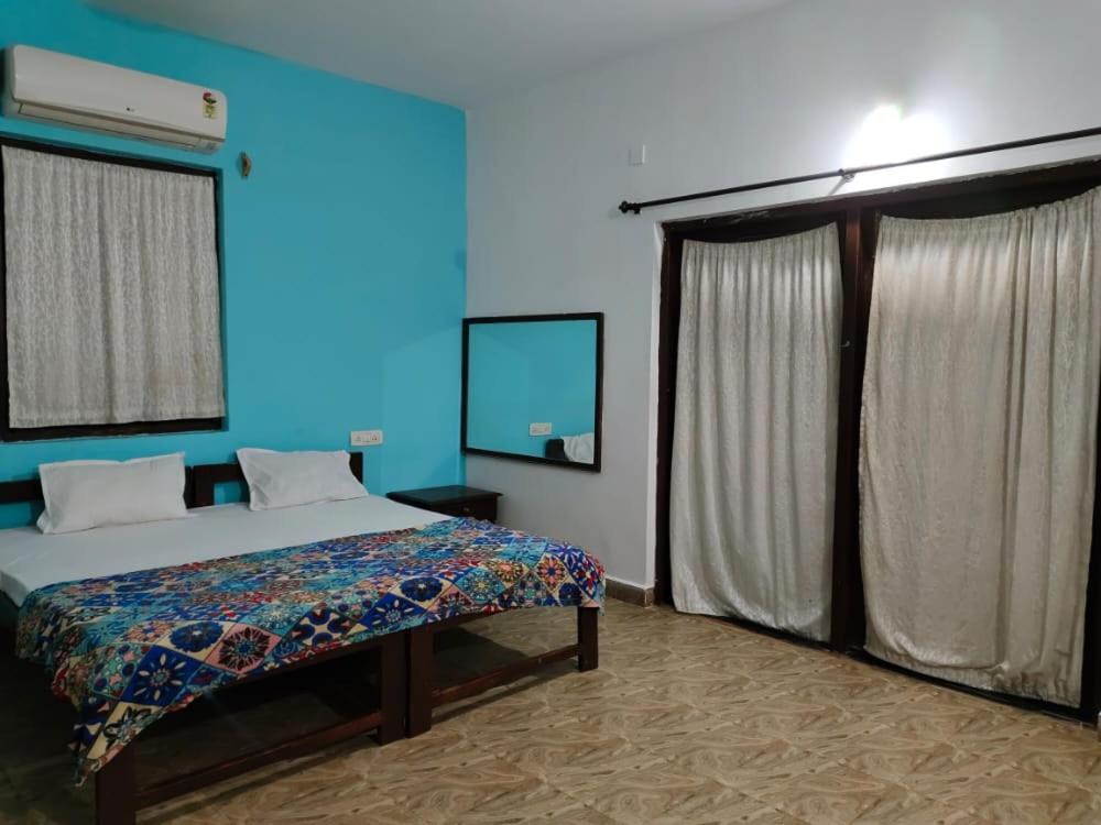 Calangute Beach Rocks Екстер'єр фото